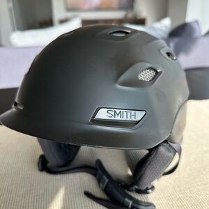 SMITH Matte Black Snow Helmet Contour